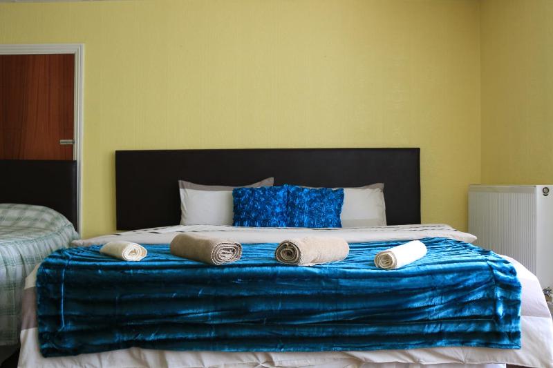 Double Room with Shared Bathroom image 1