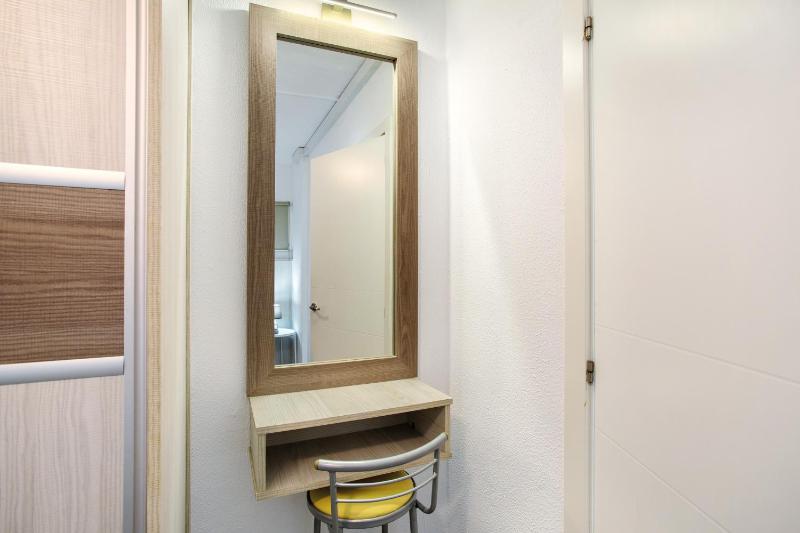 Beautiful Apartment 1115 Central - image 21