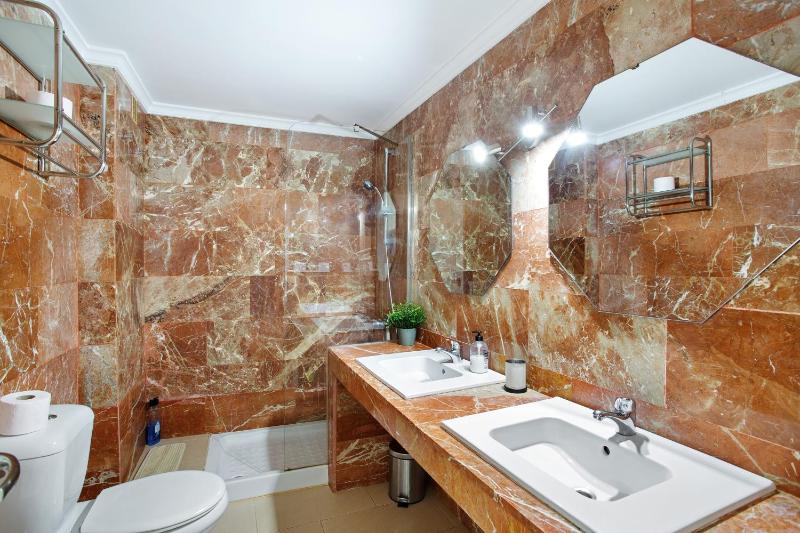 Beautiful Apartment 1115 Central - image 7