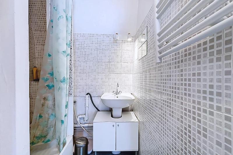 Cozy apartment in the heart of Batignolles - image 4