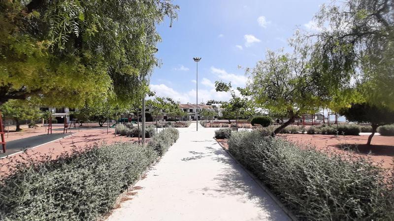 Two bedroom seafront apartment - image 9