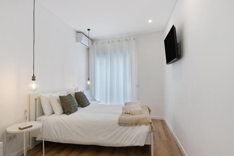 Downtown Lux Apartment - image 23
