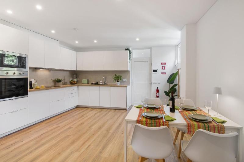 Downtown Lux Apartment - image 2