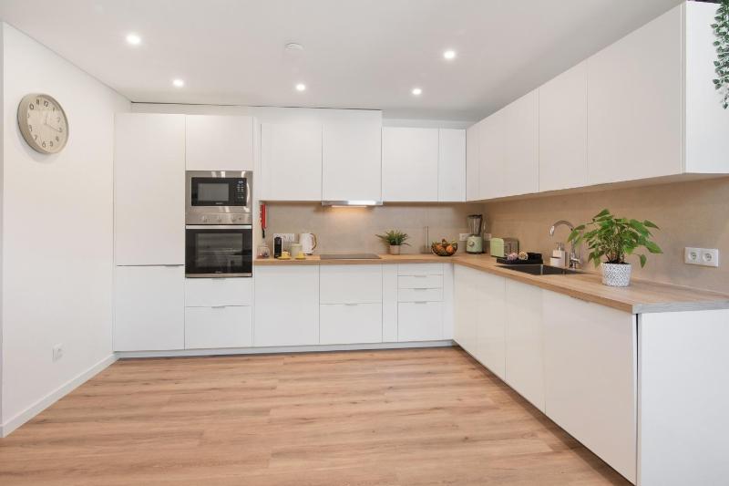 Downtown Lux Apartment - image 4