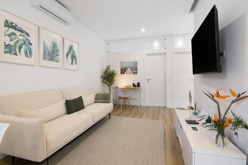 Downtown Lux Apartment - image 8