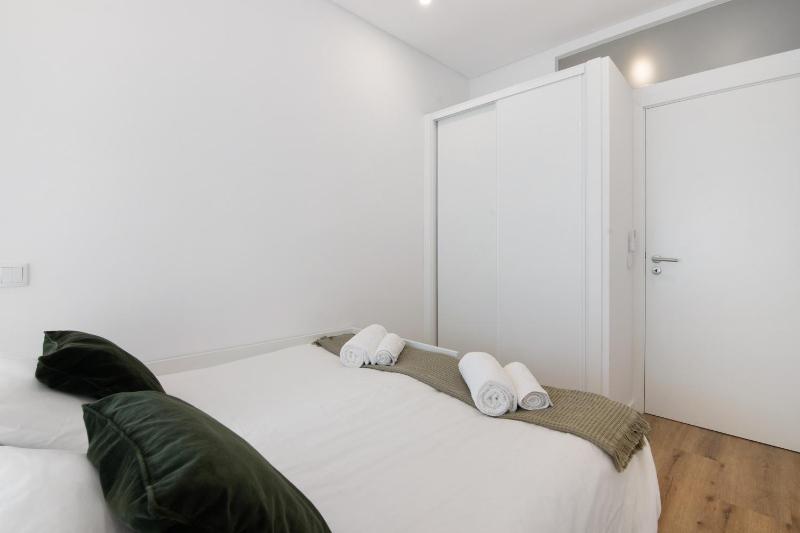 Downtown Lux Apartment - image 20