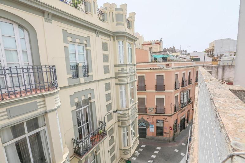 Sevilla Center Premium Parking Free - image 10