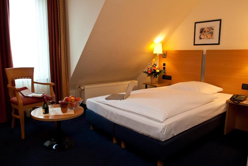 Hotel Plaza - image 2