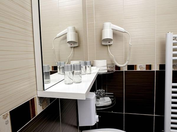 Double or Twin Room image 2