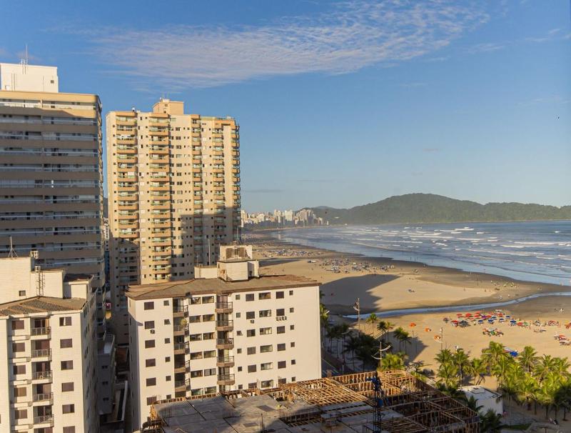 Apto com Garagem poucos passos da Praia Aviacao - image 1