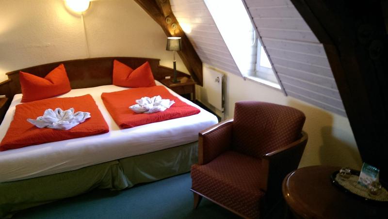 Double Room image 3