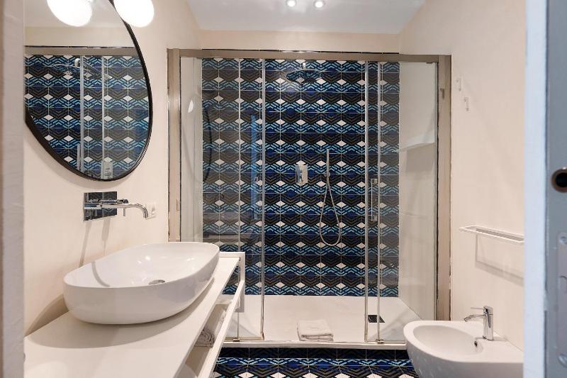 Deluxe Apartments in via Toledo - image 3