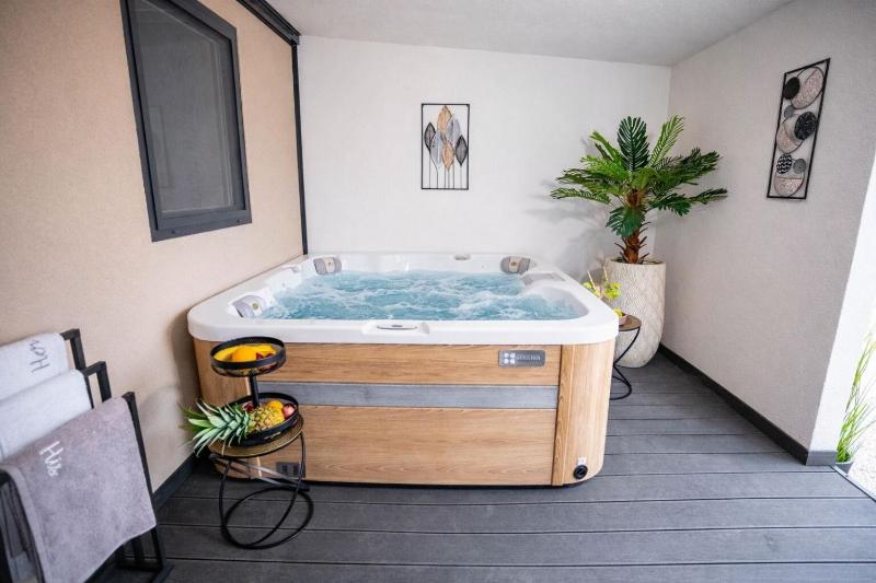 Mobile home Aria with jacuzzi - image 1