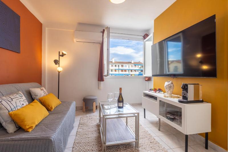 My elegant Studio in center of Cannes Festival - image 6
