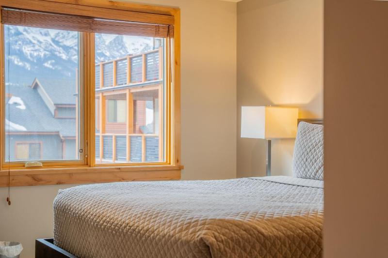 White Spruce Condo by Canadian Rockies Vacation Rentals - image 29