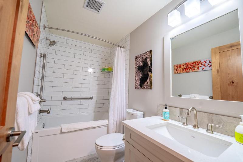 White Spruce Condo by Canadian Rockies Vacation Rentals - image 26