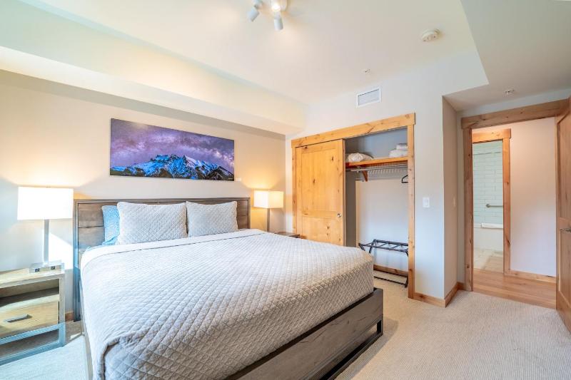 White Spruce Condo by Canadian Rockies Vacation Rentals - image 43