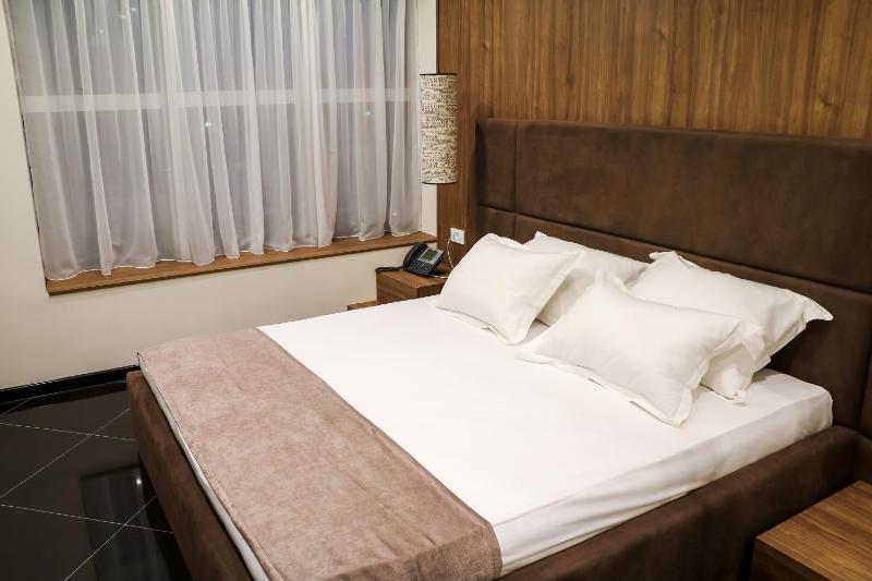 Deluxe Double Room image 1