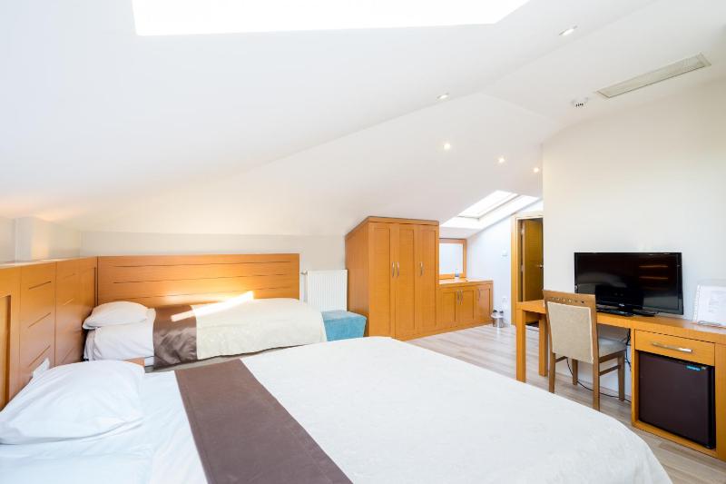 Triple Room image 3