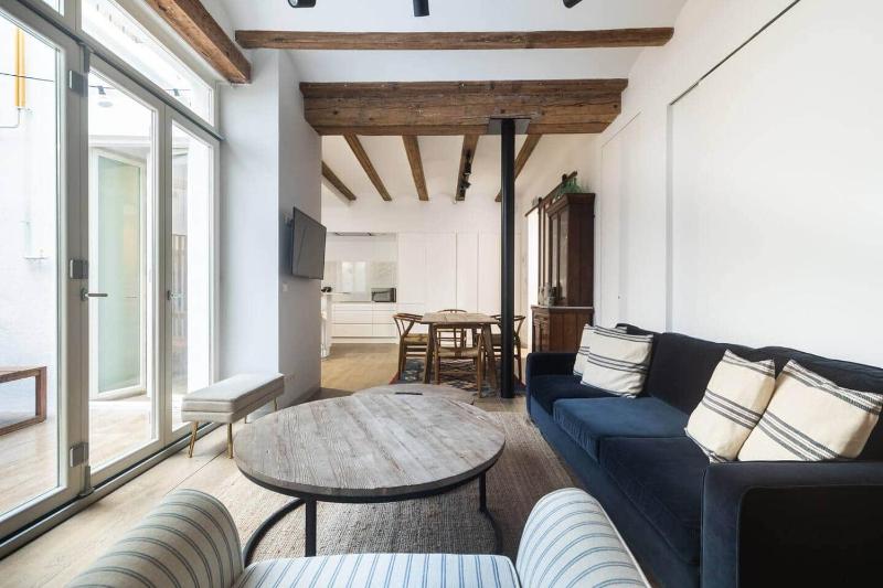 Downtown apartment with terrace - image 15