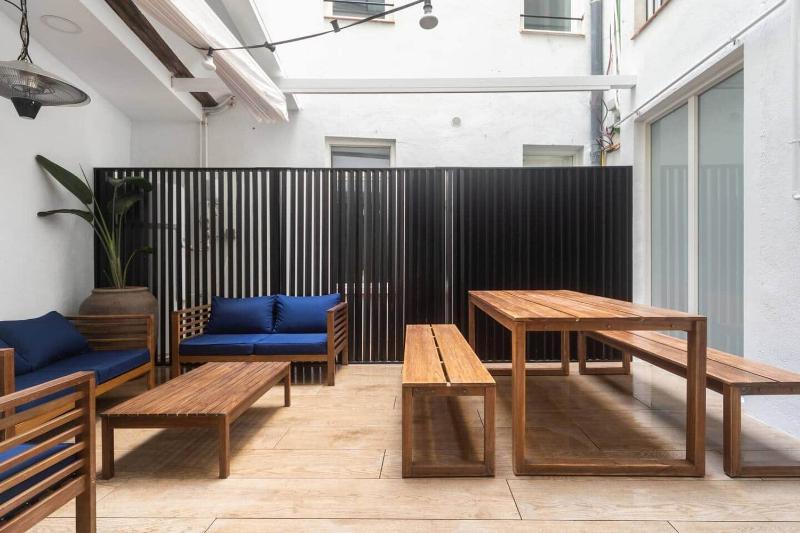 Downtown apartment with terrace - image 8