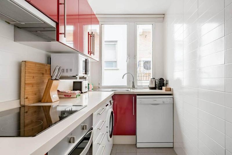 City Center Apartment With Shaded Terrace - image 12