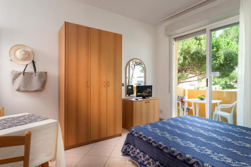 Studio with Balcony image 3