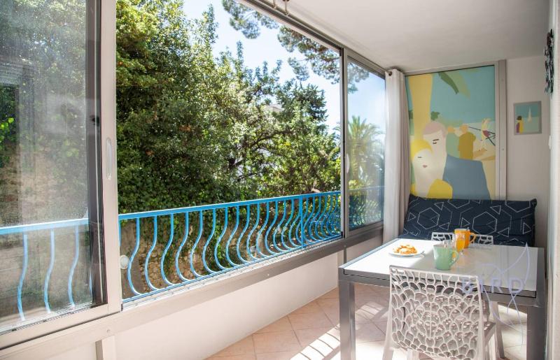 Spacious studio 4 minutes walk from the Beaches - image 28