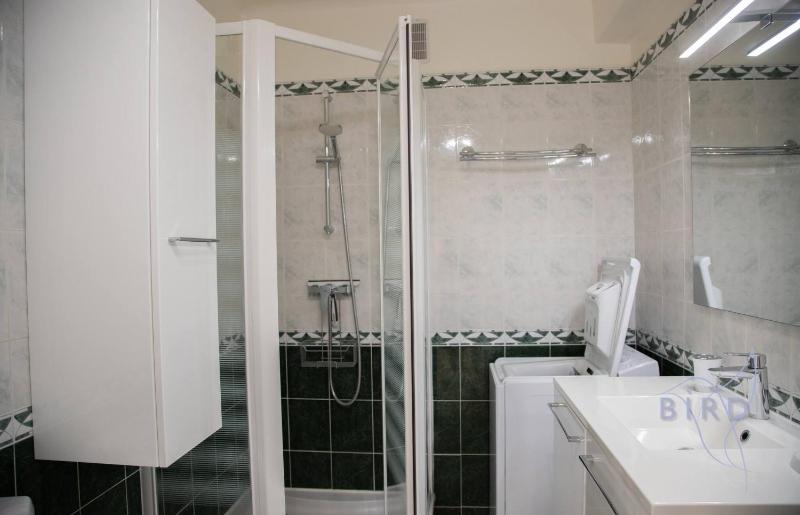 Spacious studio 4 minutes walk from the Beaches - image 19