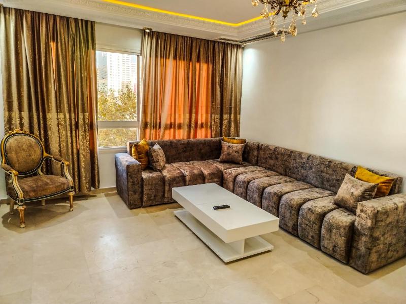 Prime Location Near Train Station Hilton View TGV - image 15