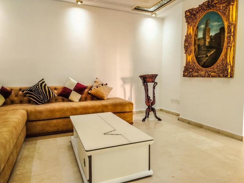Prime Location Near Train Station Hilton View TGV - image 3