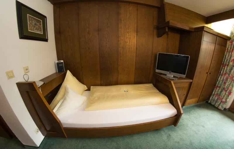 Standard Single Room image 2