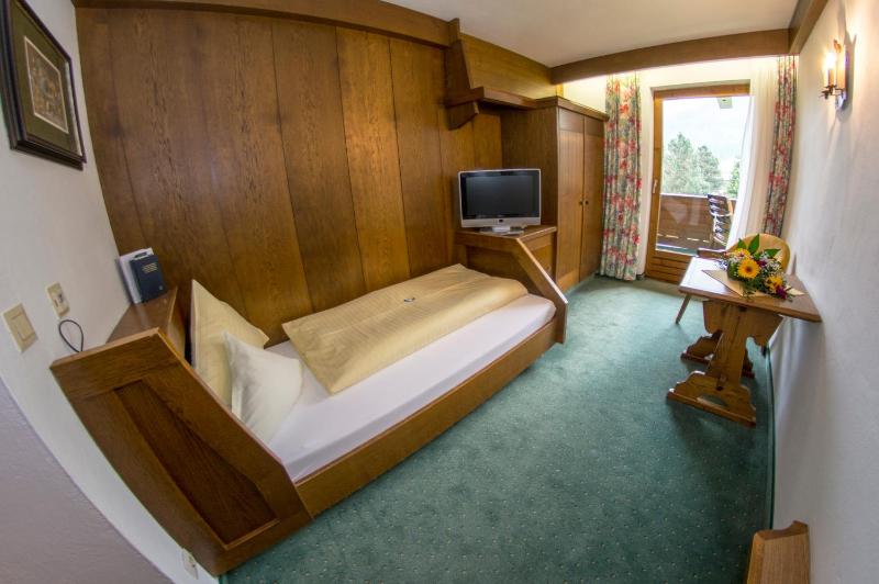 Standard Single Room image 3