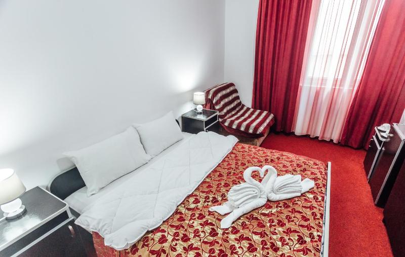 Economy Triple Room image 1