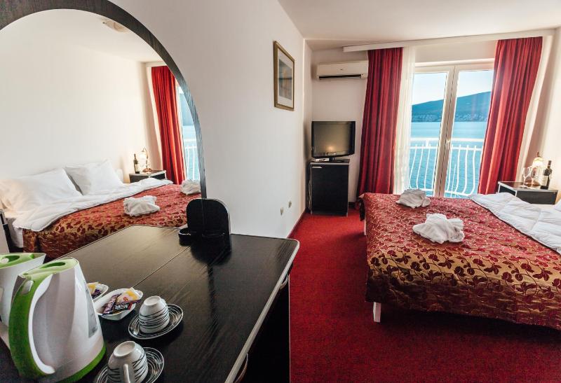 Standard Double Room with Sea View image 2