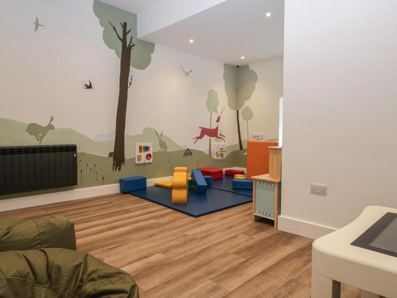 Elm Lodge - image 22