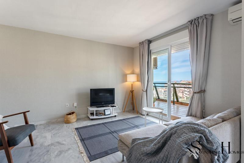 3 Bed Penthouse With Stunning views - image 2