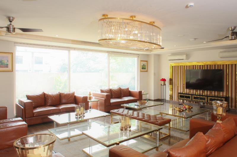 Casareina Luxury Apartments Gulberg - image 12