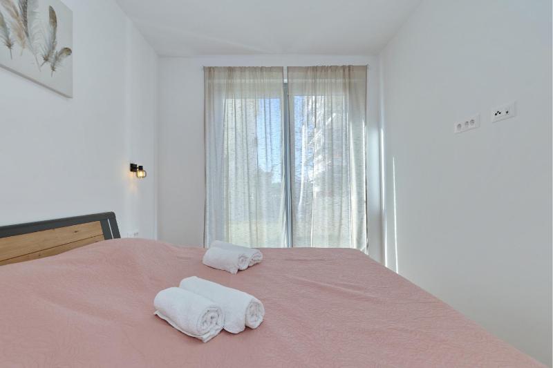 Oliver 2BR apartment with parking place - image 39