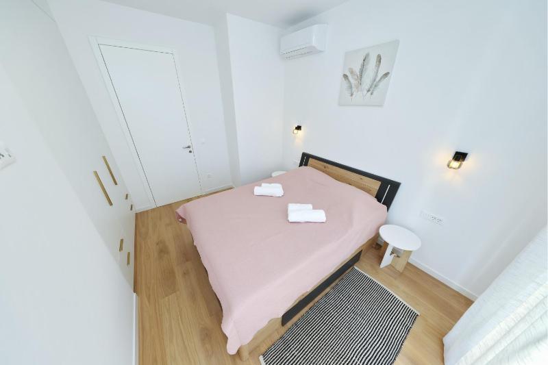 Oliver 2BR apartment with parking place - image 13