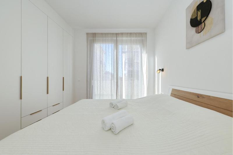 Oliver 2BR apartment with parking place - image 8