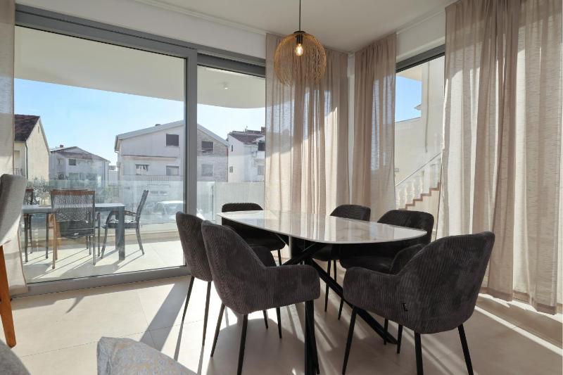 Oliver 2BR apartment with parking place - image 9