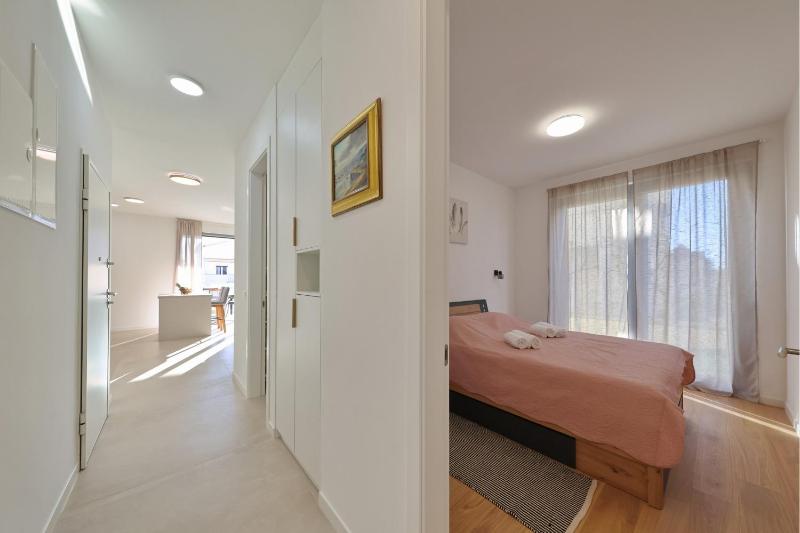Oliver 2BR apartment with parking place - image 32