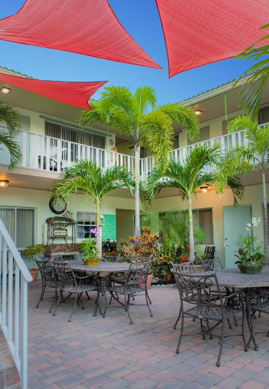 The Big Coconut Guesthouse - Gay Men's Resort - image 29