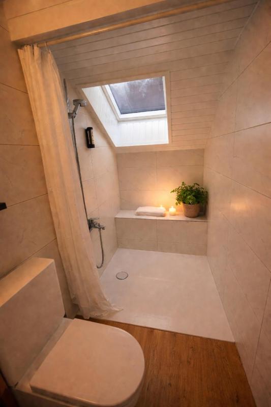 Modern 2BR Loft in Historic Swiss Chalet 200m from Interlaken West - image 10