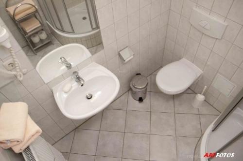 One-Bedroom Apartment image 4