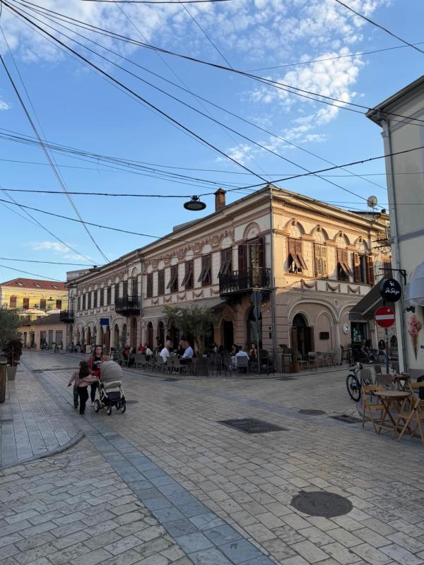 Stylish 2BR Near Pedestrian Area - image 12