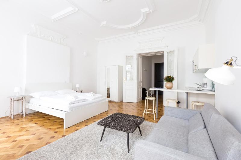 Studio Apartment No. 11C image 4