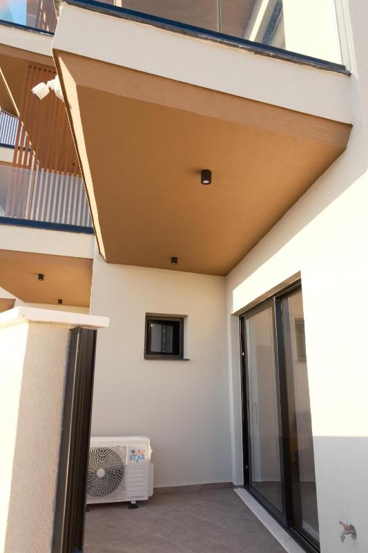 White Luxury Apartment with Private Pool - image 16