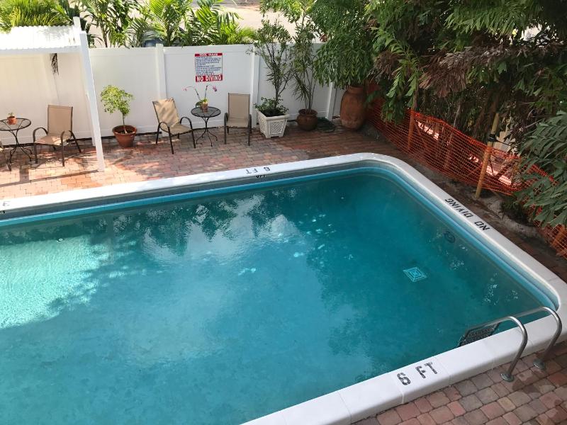 The Big Coconut Guesthouse - Gay Men's Resort - image 30
